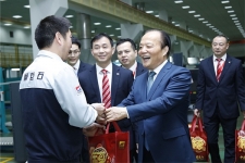 张毓壮大岁首一亲切慰问一线员工