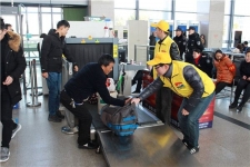 自愿者服务春运“暖冬行动”