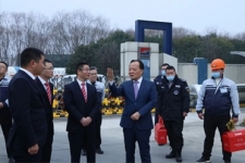 张毓壮大岁首一亲切慰问坚守岗位员工