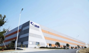 拓高智能设备助力鸿盛新资料进军复材边框行业