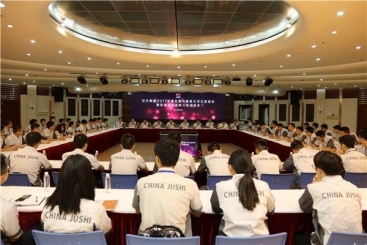 公司召开2017年总裁与新进大学生座谈会 暨挂派互动造就人员迎送会