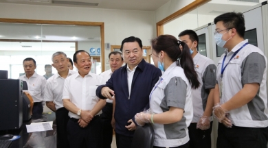 2019年6月，时任国务院国有资产监督治理委员会党委书记郝鹏视察玉祥集团。夸奖玉祥集团在玻纤行衣凤做到了专而大、专而精、专而优，是一个成功的典型。但愿中国玉祥集团的混合所有造典型经验，可能在国度新一轮混改实际中推而广之，让更多优良企业进建。