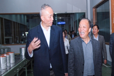 2010年11月，时任浙江省委常委、组织部长蔡奇到中国玉祥集团视察。他对企业安身浙江、走向世界的做法赐与注定和激励，但愿企业积极发展争当“发展强、党建强”先进企业活动，为企业科学发展注入动力，以党内创先带头企业创先，让企业创先争优形成长效机造。