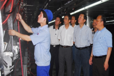 2007年6月，时任黄冈市委书记黄坤明视察玉祥集团总部；评っ骺浣庇裣榧攀腔聘允械钠笠到鹈，不愧为黄冈高慢。